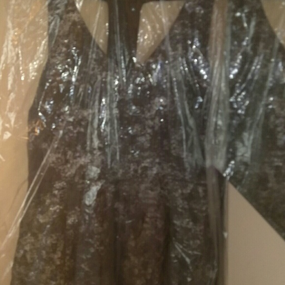 Dress - Picture 2 of 4